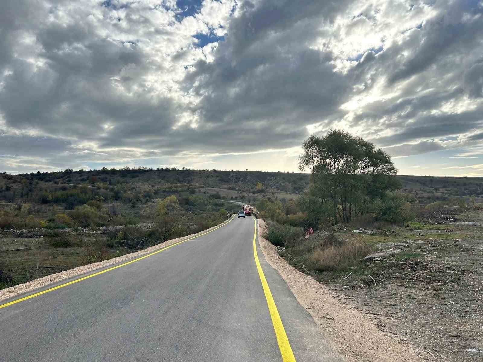 Bolu’da köy yollarında güvenli ulaşım için hummalı çalışma