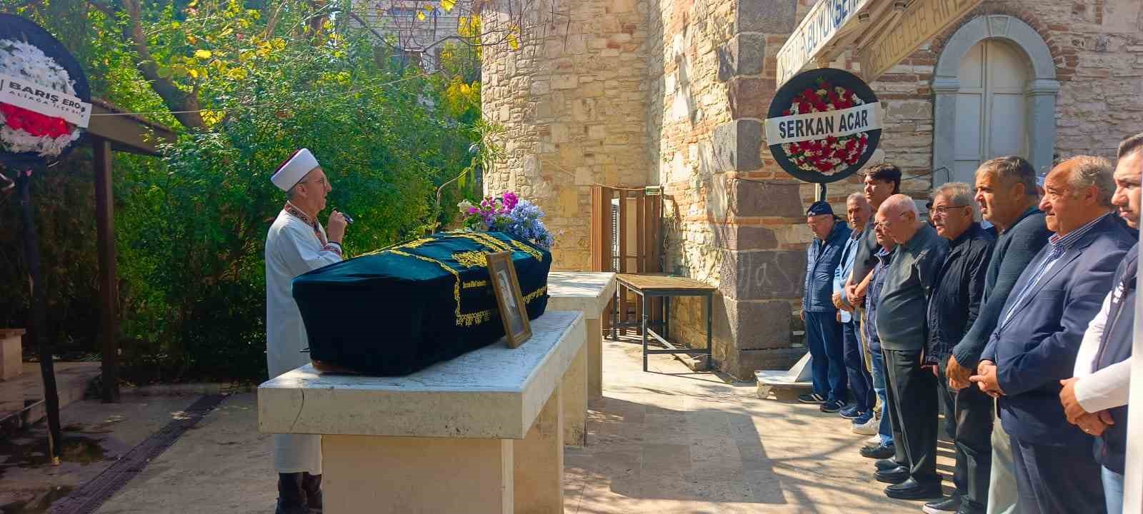Aliağa eski Belediye Başkanı Ali Ayhan Bayrak son yolculuğuna uğurlandı
