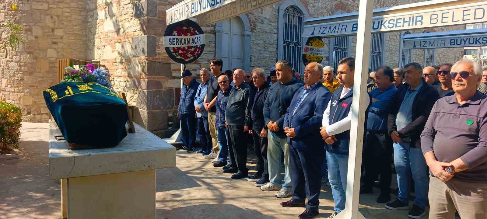 Aliağa eski Belediye Başkanı Ali Ayhan Bayrak son yolculuğuna uğurlandı