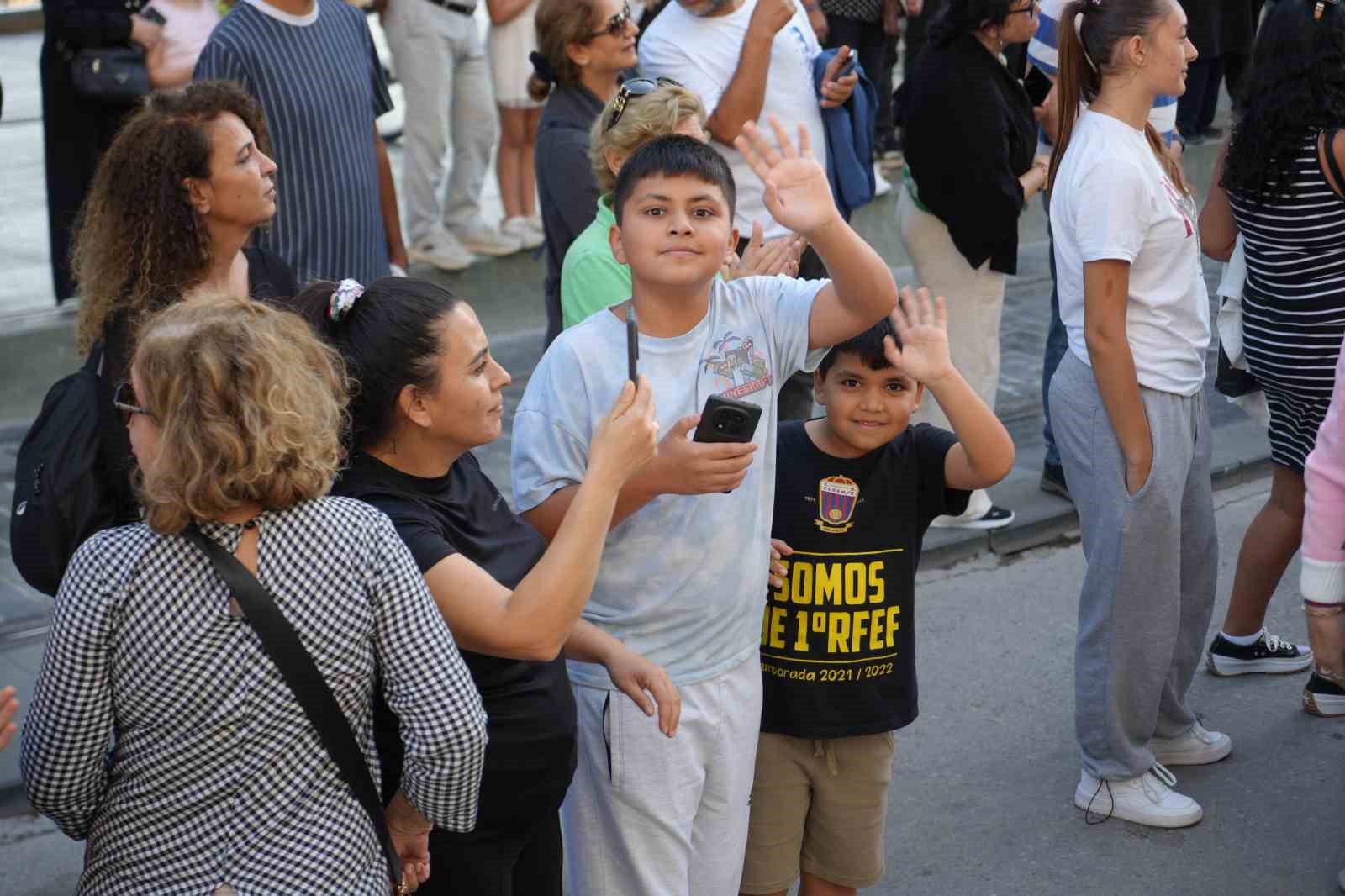 "63. Uluslararası Antalya Altın Portakal Film Festivali" kortejine yoğun ilgi