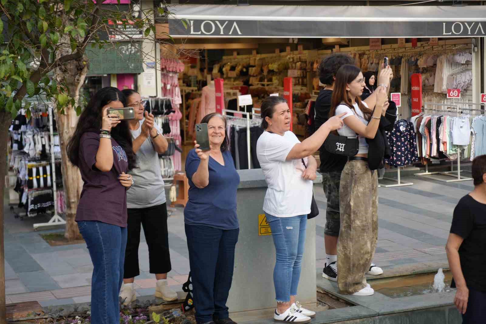 "63. Uluslararası Antalya Altın Portakal Film Festivali" kortejine yoğun ilgi