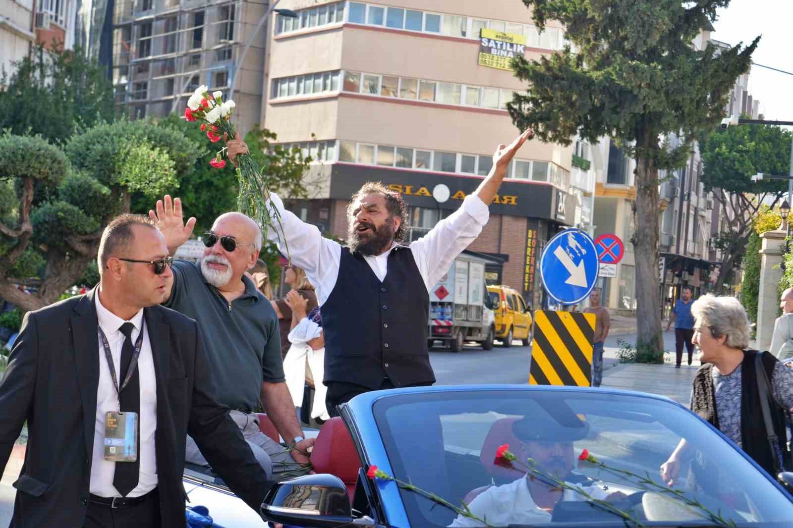 "63. Uluslararası Antalya Altın Portakal Film Festivali" kortejine yoğun ilgi