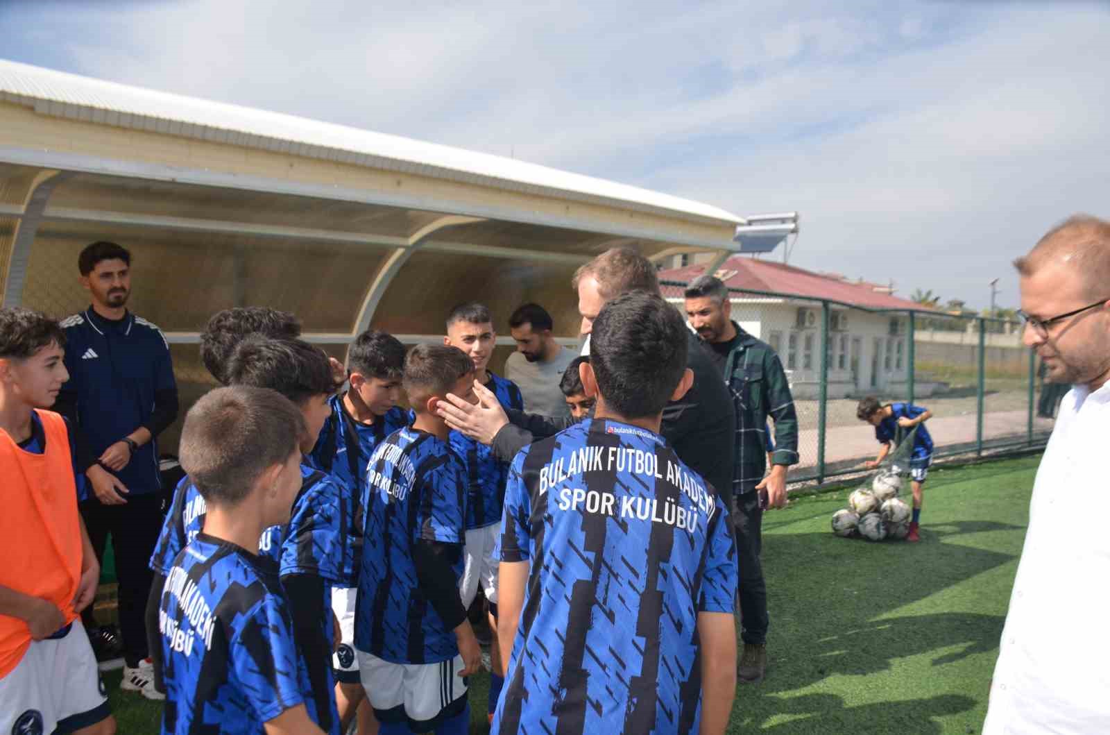 Bulanık Gençlerbirliği şampiyon oldu, play-off biletini aldı