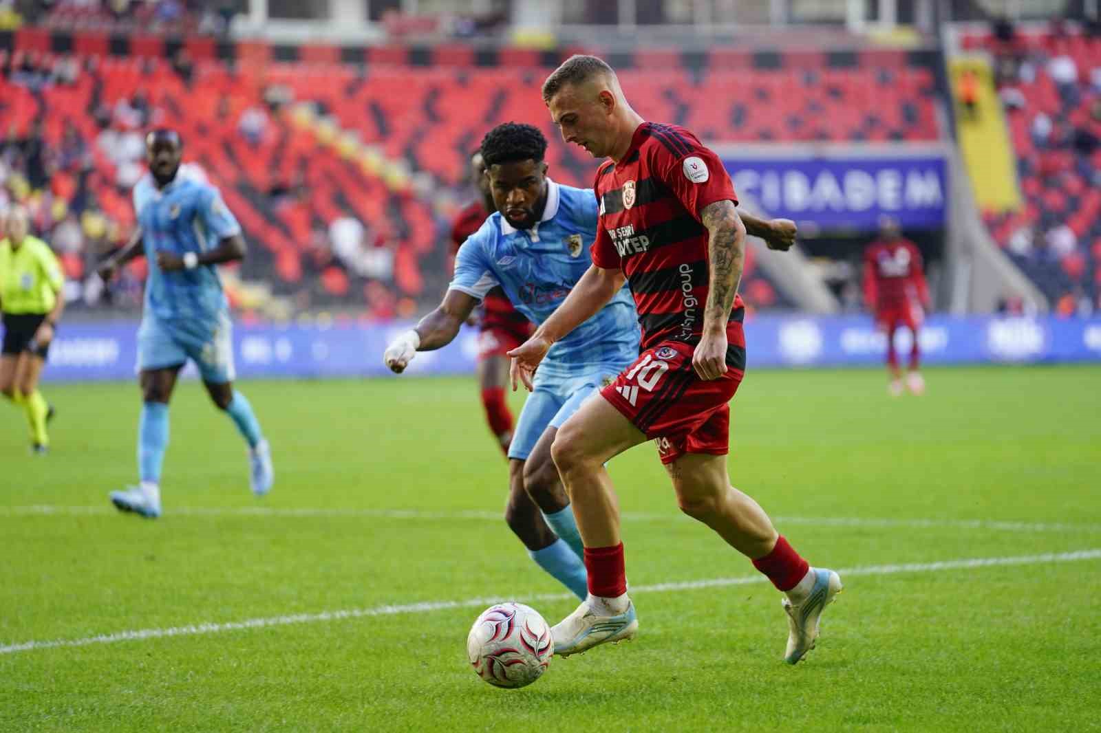 Trendyol Süper Lig: Gaziantep FK: 0 - Erzurumspor FK: 0 (İlk yarı)