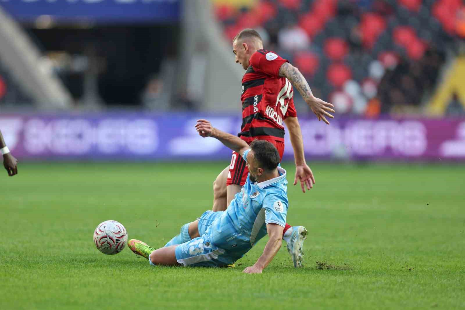 Trendyol Süper Lig: Gaziantep FK: 0 - Erzurumspor FK: 0 (İlk yarı)