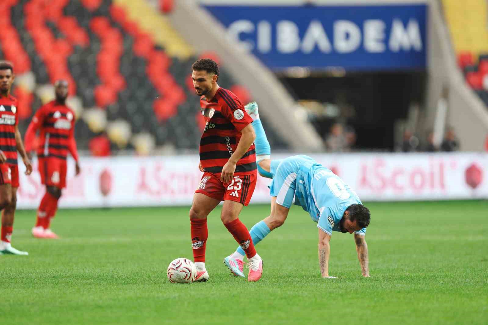 Trendyol Süper Lig: Gaziantep FK: 0 - Erzurumspor FK: 0 (İlk yarı)