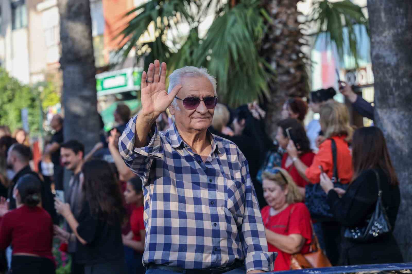 Antalya’da ünlü sanatçılara sevgi seli