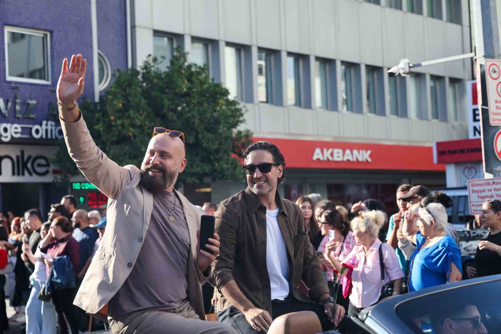 Antalya’da ünlü sanatçılara sevgi seli