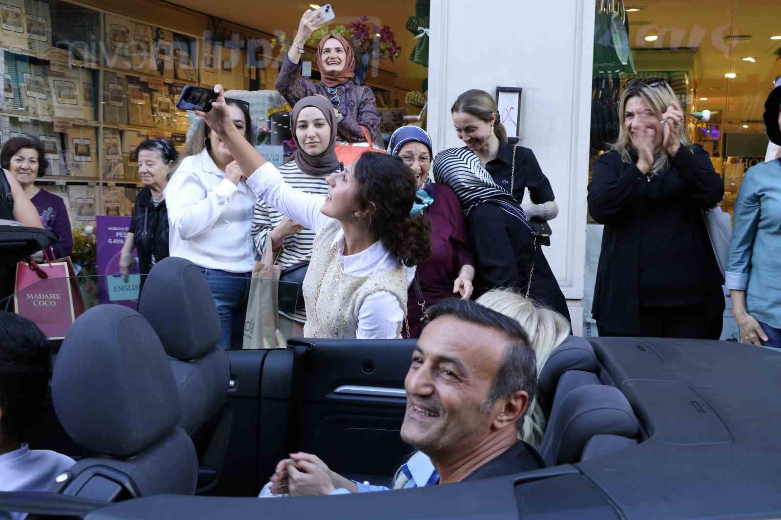 Antalya’da ünlü sanatçılara sevgi seli