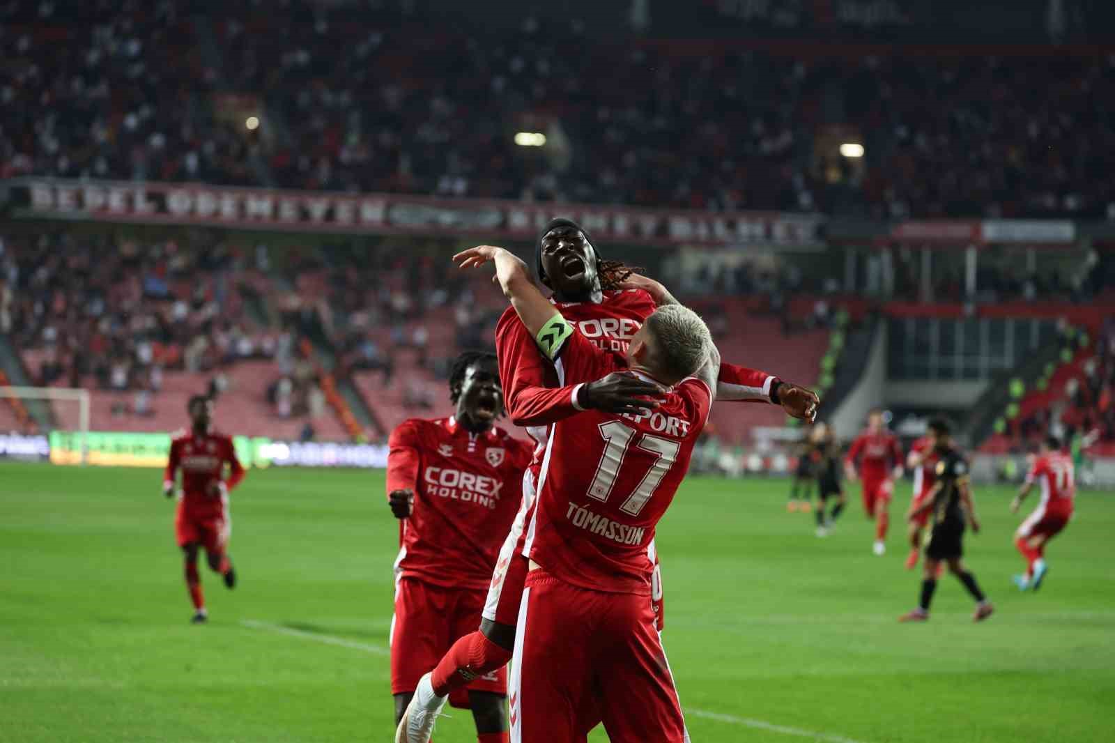 Trendyol Süper Lig: Samsunspor: 1 - Amed Sportif Faaliyetler: 0 (İlk yarı)