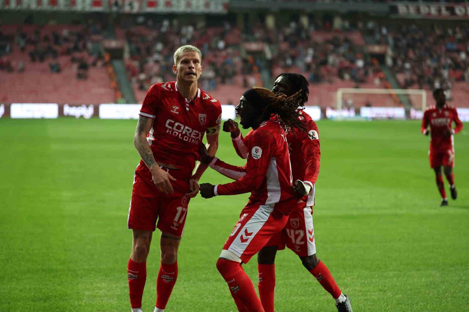 Trendyol Süper Lig: Samsunspor: 1 - Amed Sportif Faaliyetler: 0 (İlk yarı)