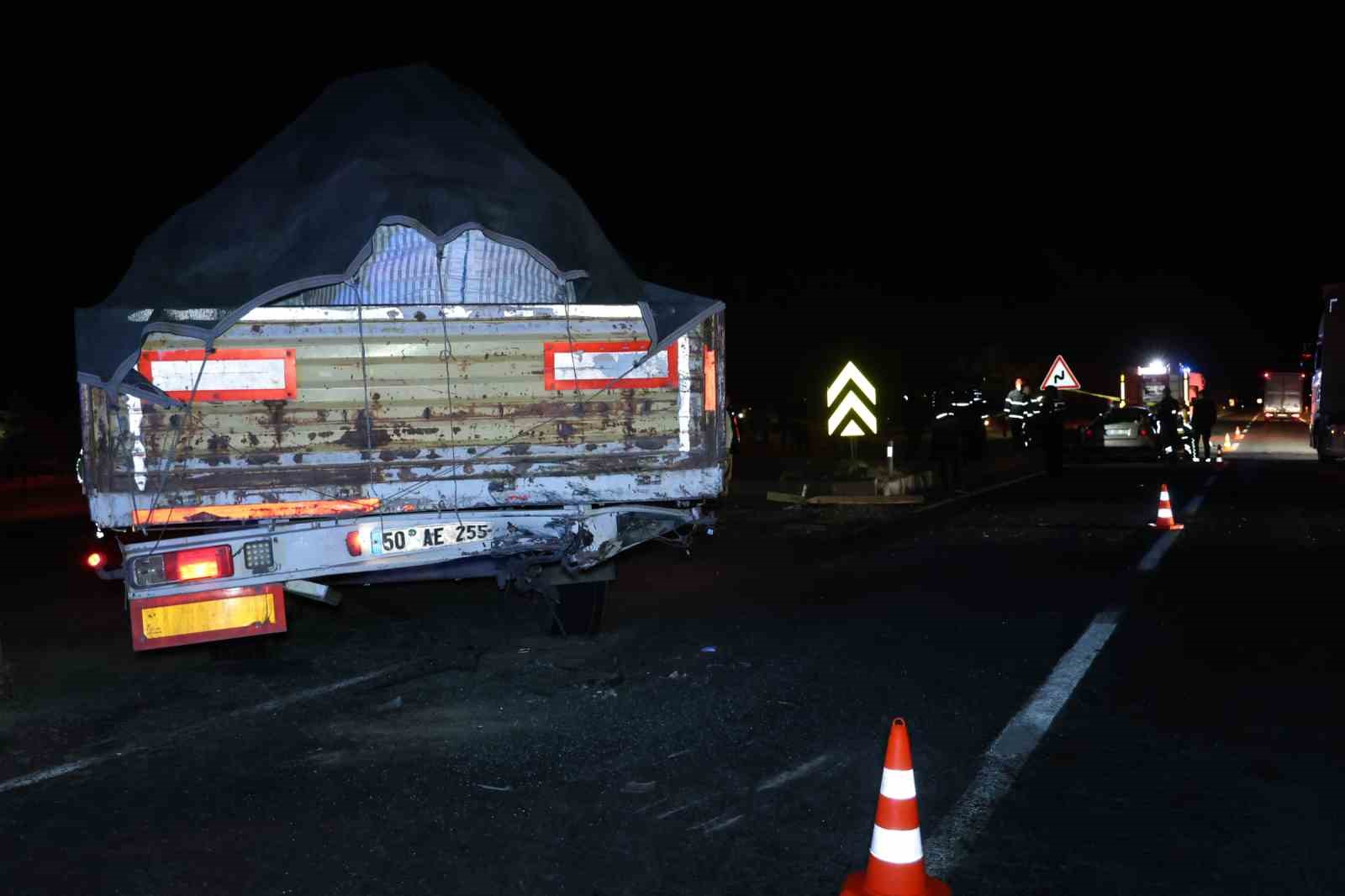 Nevşehir’de feci kaza: Otomobil tıra çarptı, 2 kişi hayatını kaybetti