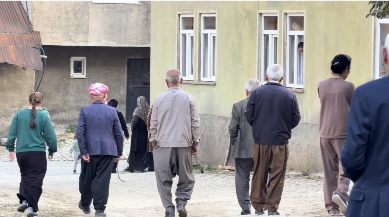31 yıl önce köylerinde çıkan vatandaşlar yeniden dönmek istiyorlar