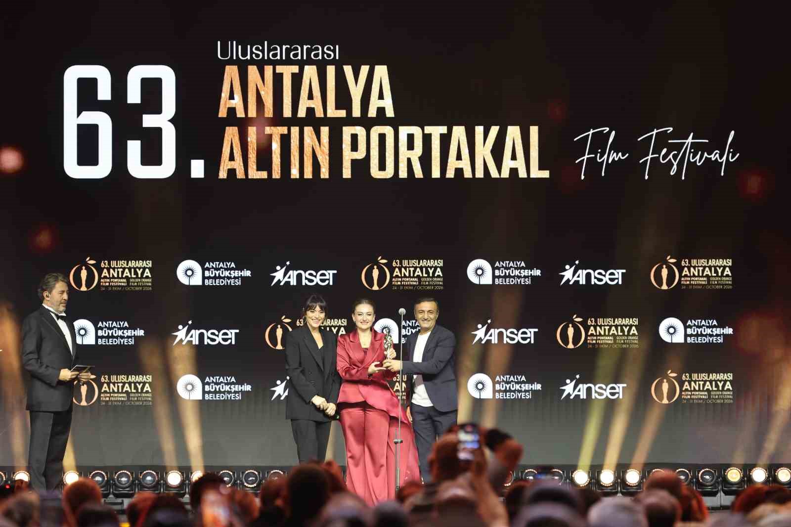Altın Portakal’da onur ve emek ödülleri sahiplerini buldu