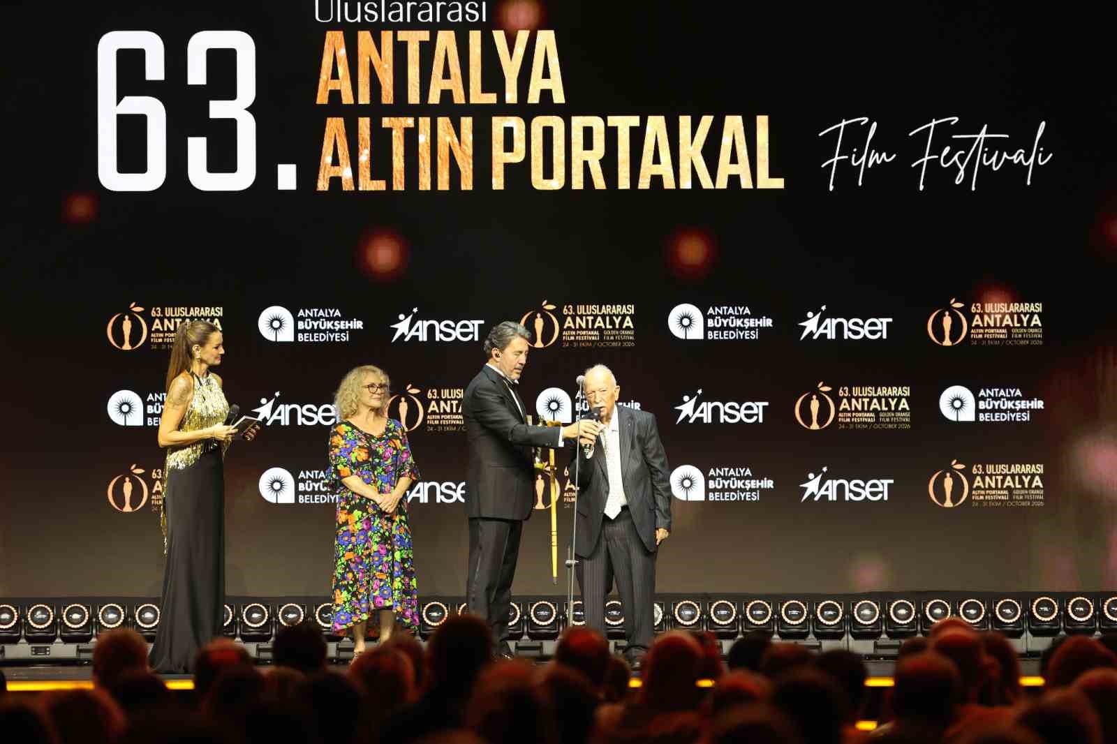Altın Portakal’da onur ve emek ödülleri sahiplerini buldu