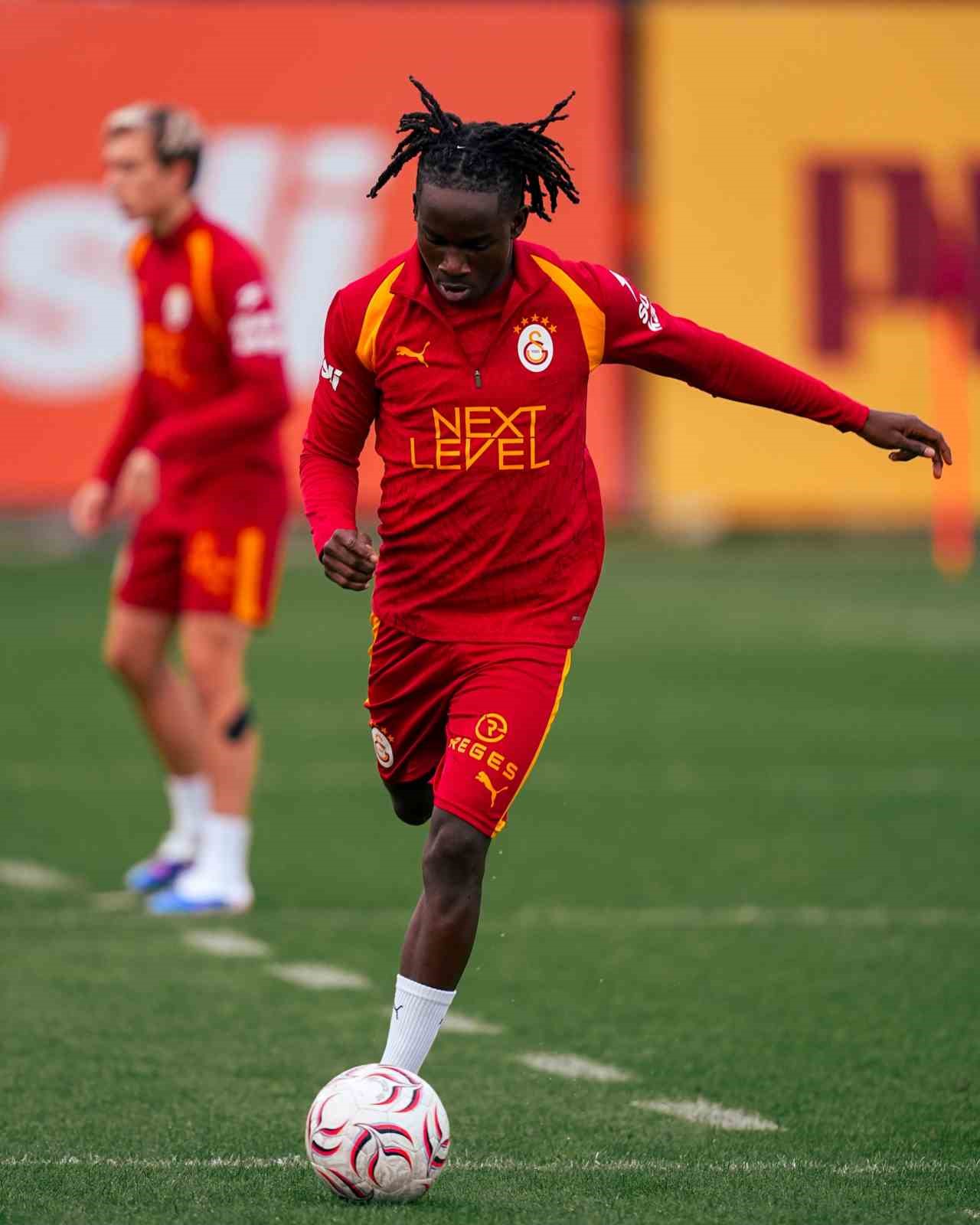 Galatasaray, Fenerbahçe maçı hazırlıklarını sürdürdü
