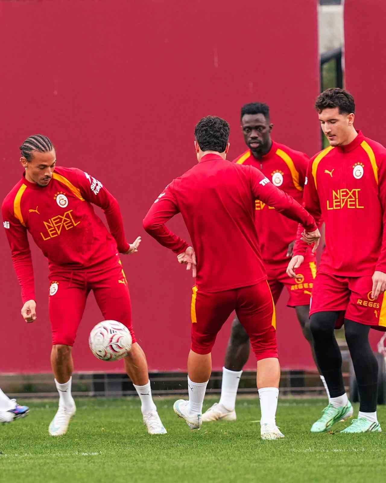 Galatasaray, Fenerbahçe maçı hazırlıklarını sürdürdü