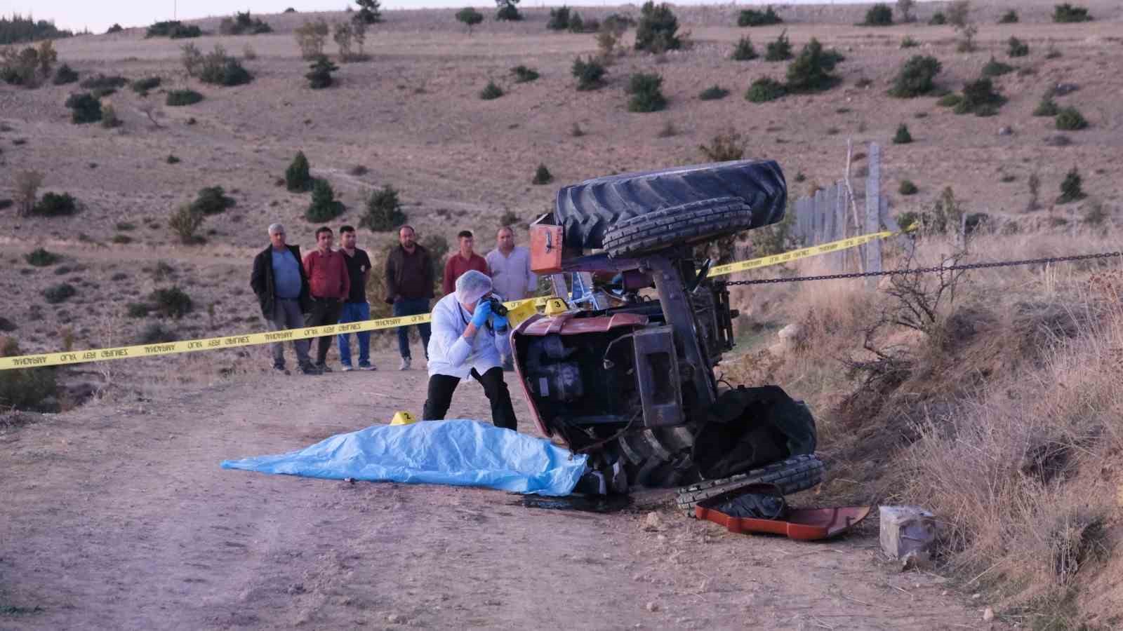 Karaman’da devrilen traktörün altında kalan sürücü hayatını kaybetti