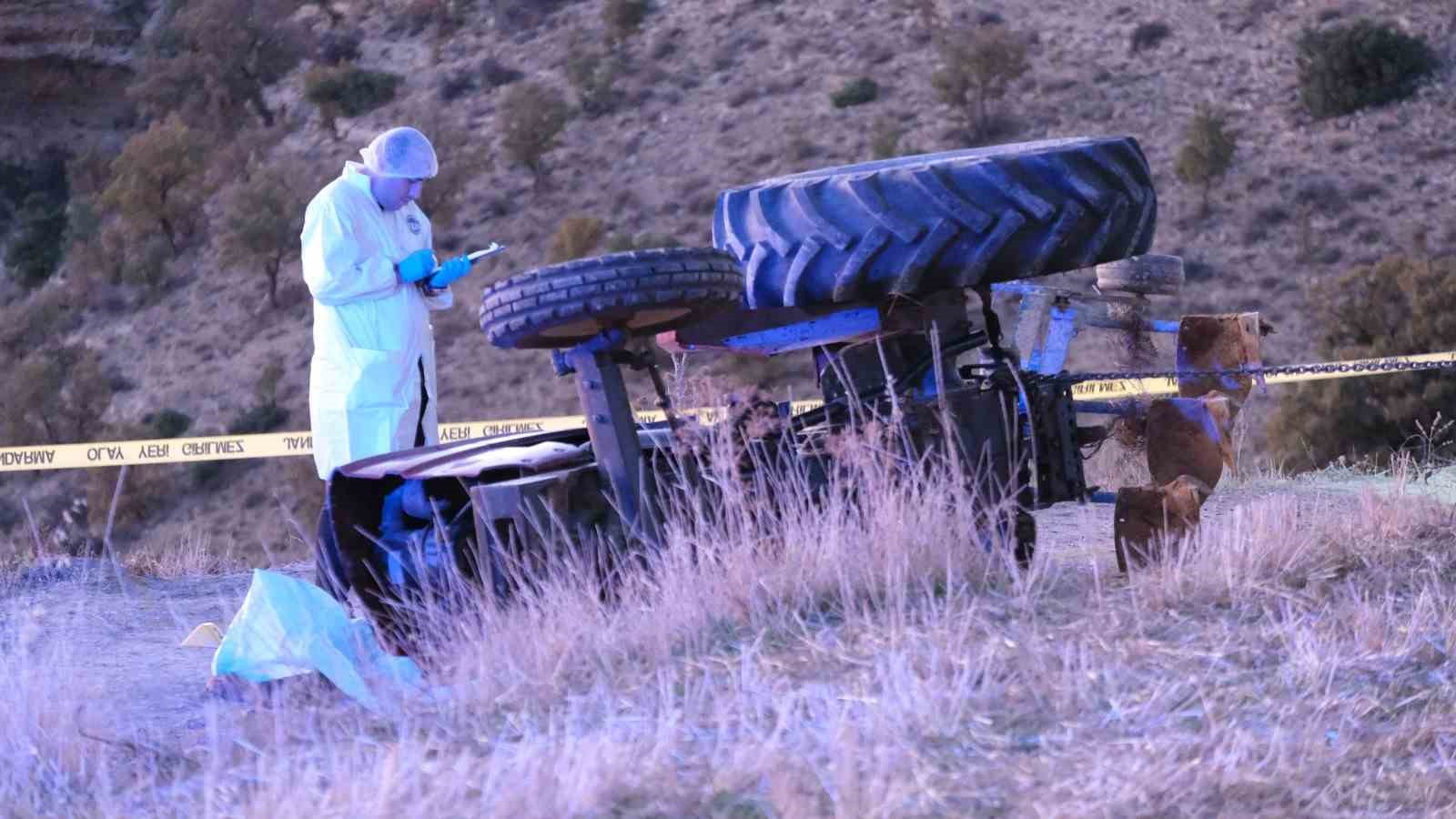 Karaman’da devrilen traktörün altında kalan sürücü hayatını kaybetti