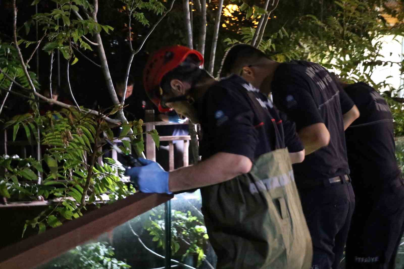 25 metreden kayalık alana düştü, 2 saatlik operasyonla kurtarıldı