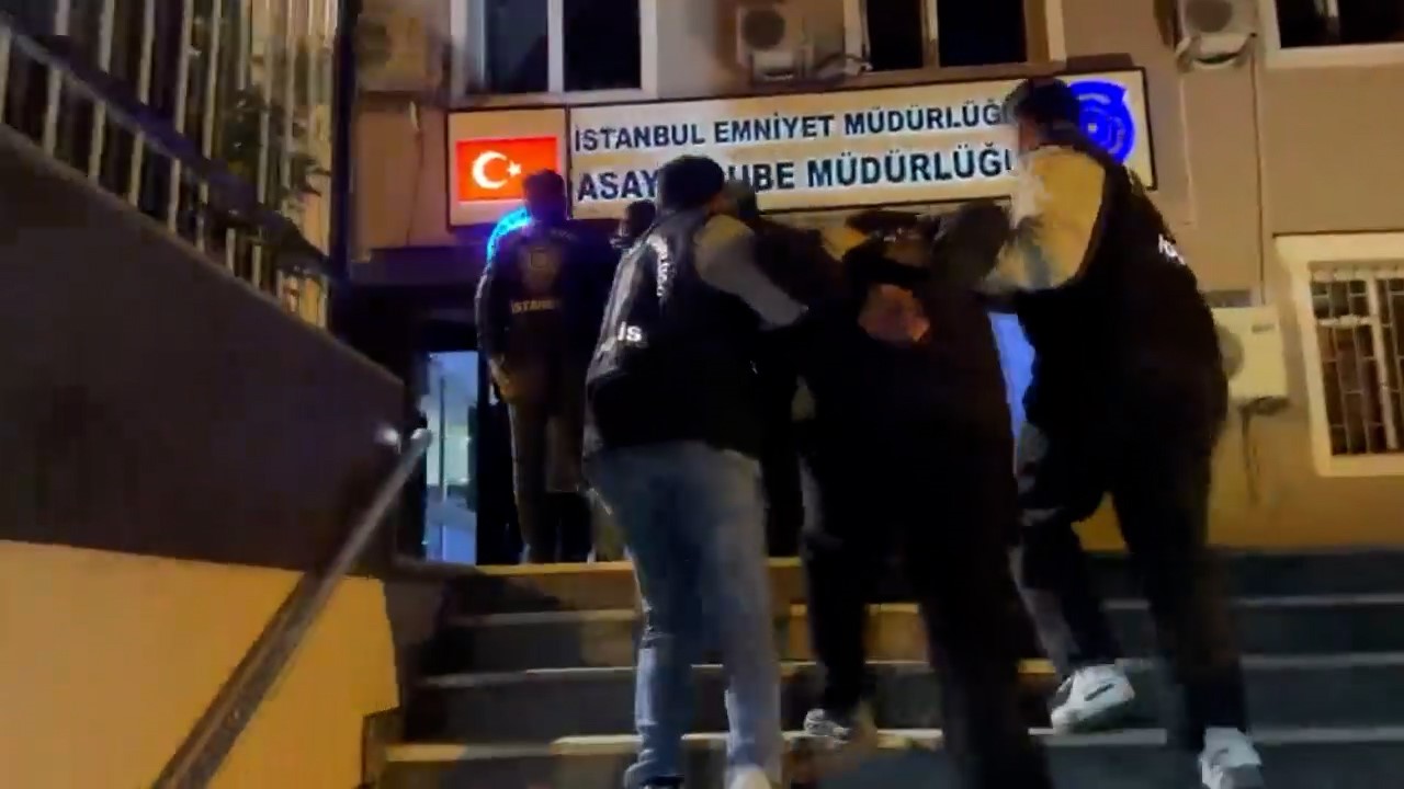 İstanbul’da iki ayrı cinayetin şüphelileri yurt dışına kaçamadan yakalandı