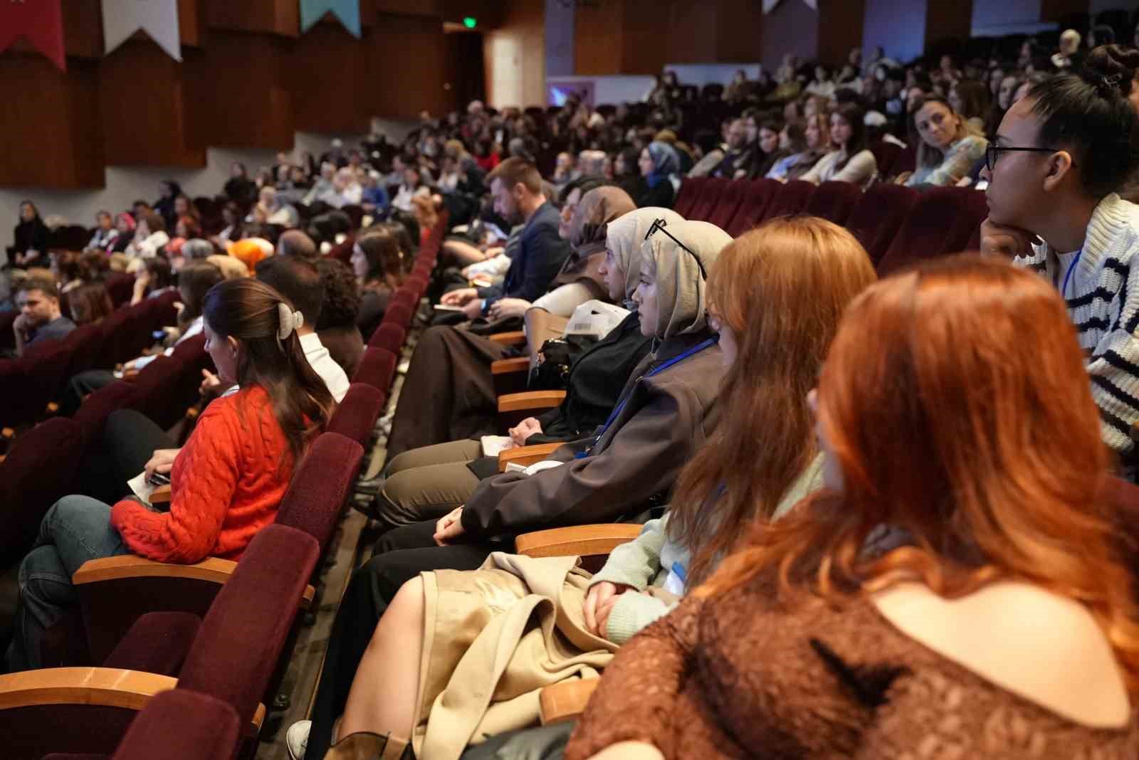 Bursa’da anne sütü sempozyumuna yoğun ilgi