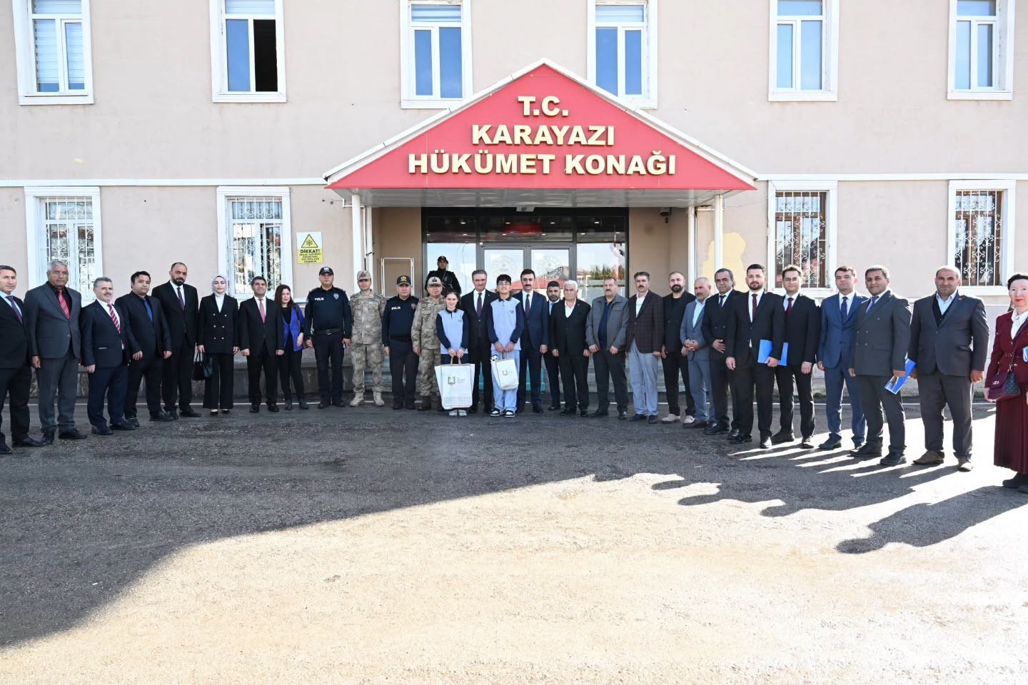 Vali Aydın Baruş’tan Karayazı’ya çıkartma: Çalışmaları yerinde inceledi