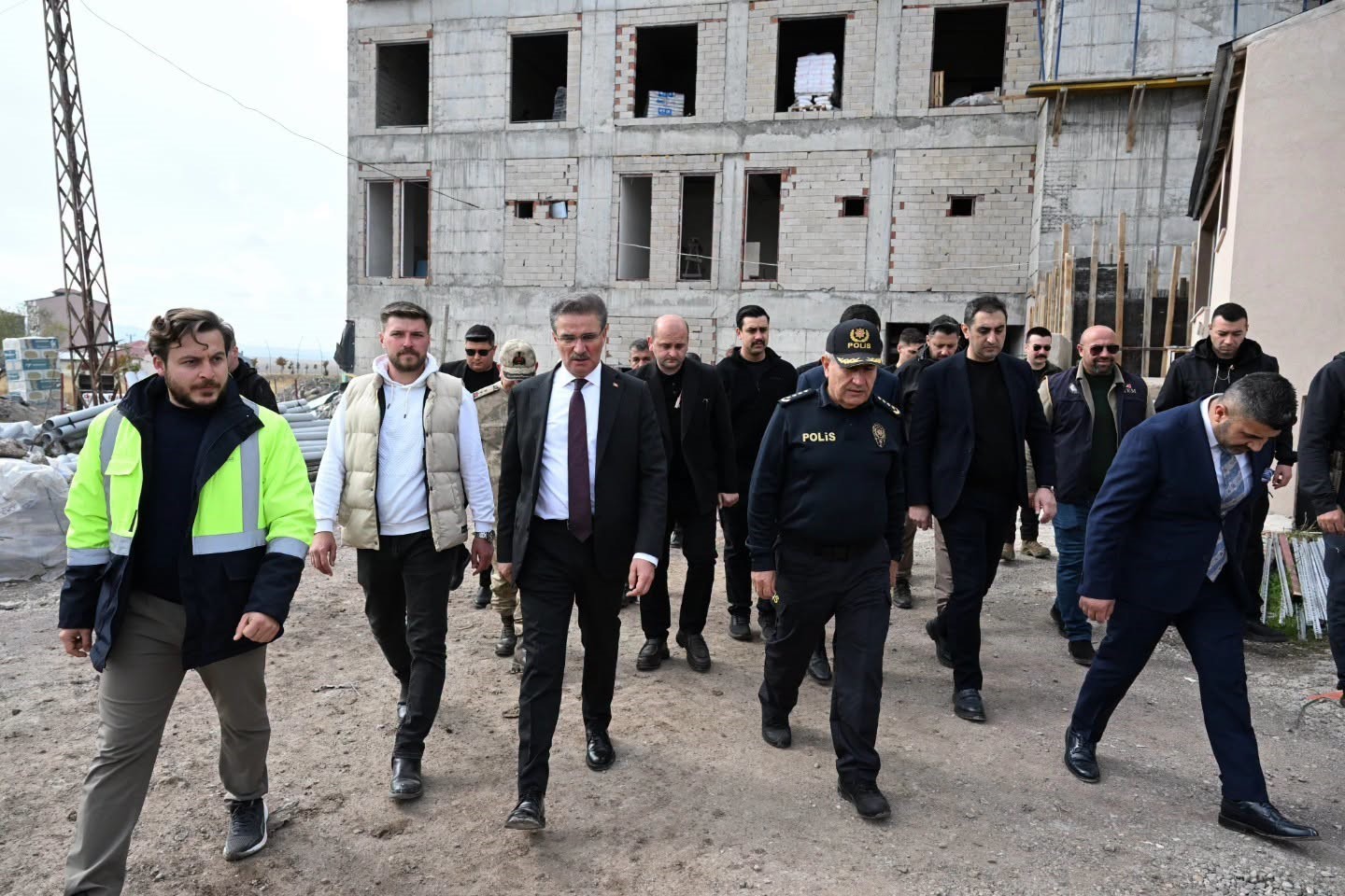 Vali Aydın Baruş’tan Karayazı’ya çıkartma: Çalışmaları yerinde inceledi