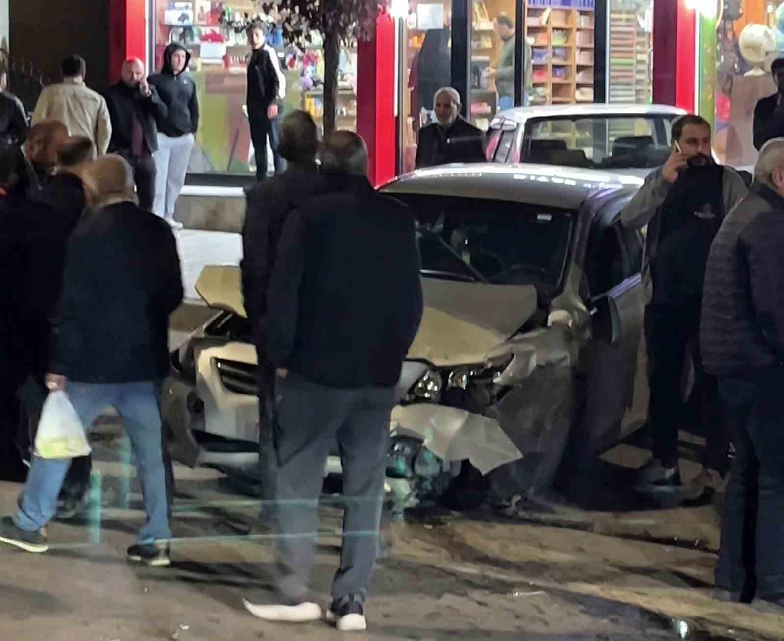 Erzurum’da otomobilin direksiyonu kilitlendi, 3 araç birbirine girdi: 1 yaralı