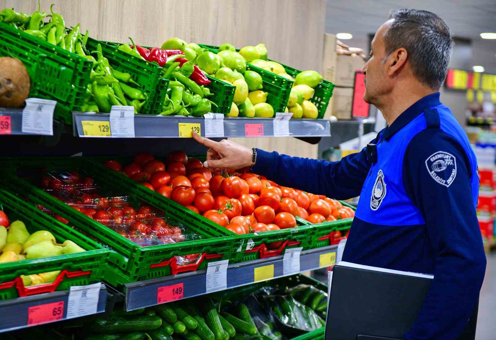 Esenyurt’ta marketlere sıkı denetim: Etiket fiyatları, son kullanma tarihleri ve hijyen şartları kontrol edildi