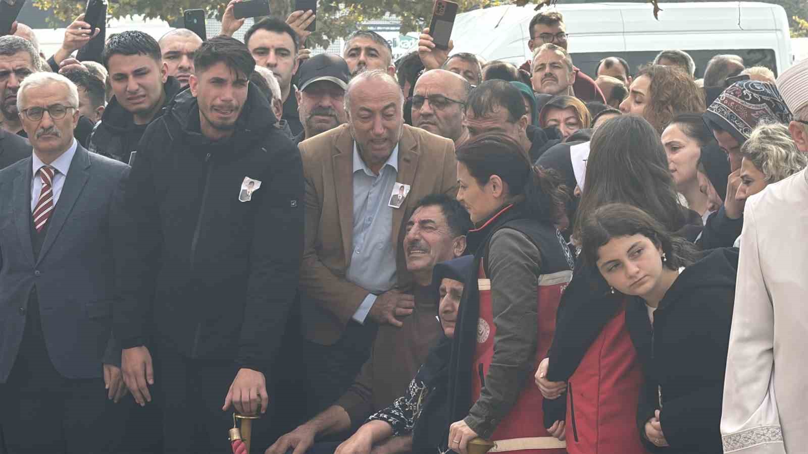 Hayatını kaybeden uzman çavuş askeri törenle son yolculuğuna uğurlandı