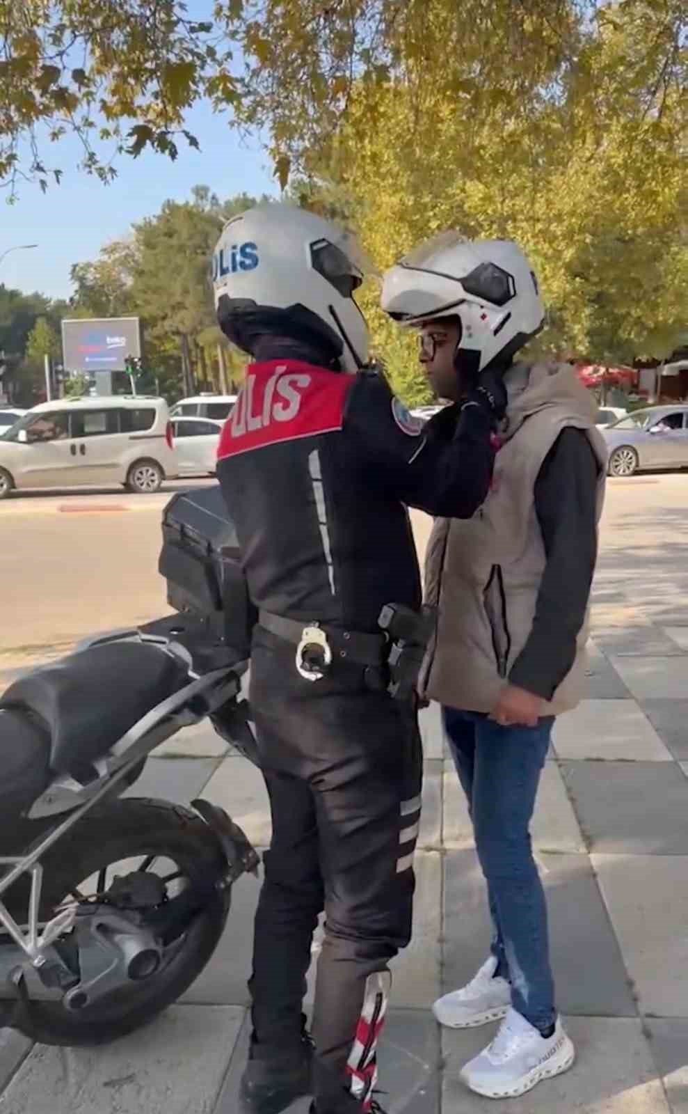 Elazığ’da sınava geç kalan adayları polis ekipleri yetiştirdi