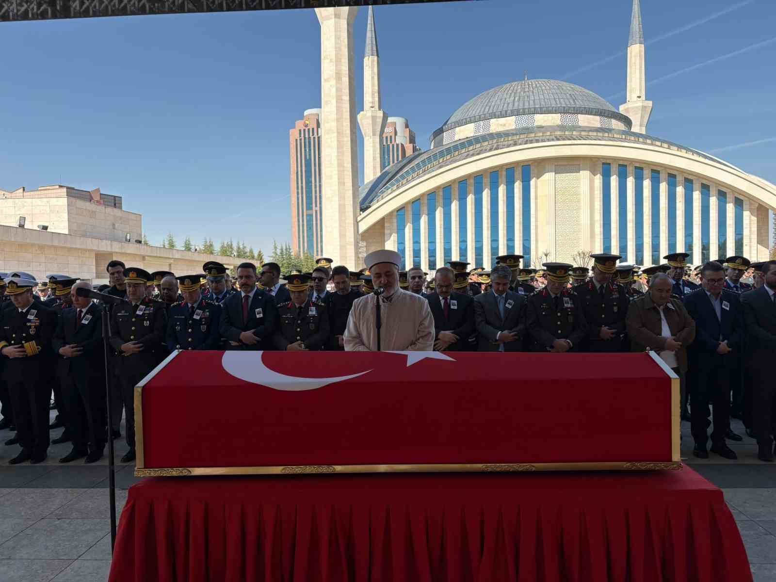 Ankara’da askeri araç kazasında şehit olan İstihbarat Albay Sayit Gökgöz son yolculuğuna uğurlandı