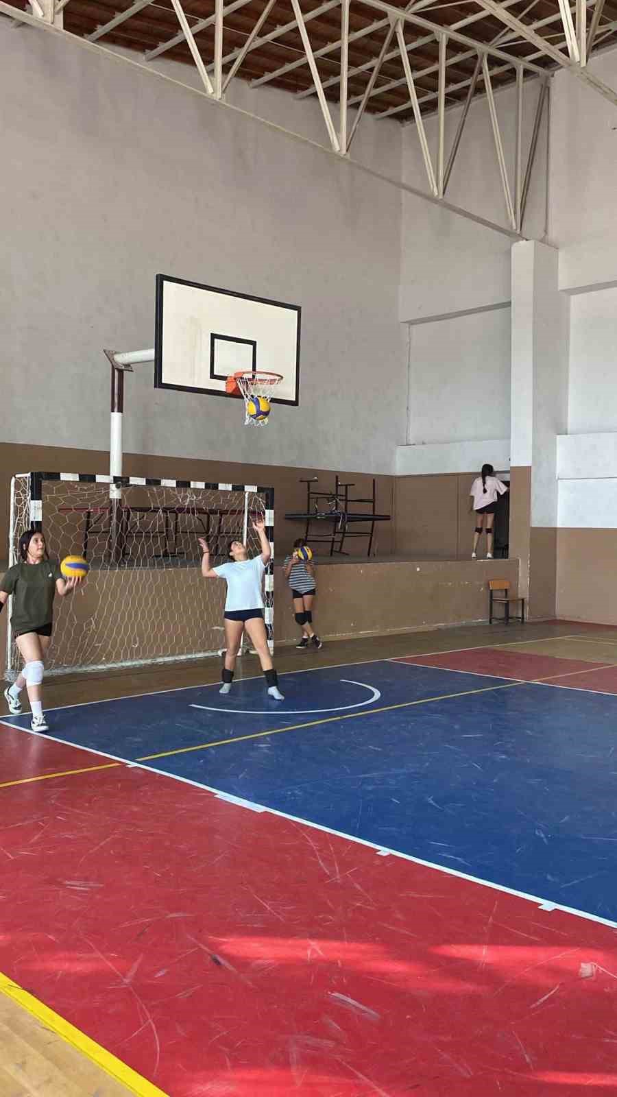 Germencik’te çocuklar kış kurslarıyla yeteneklerini geliştiriyor