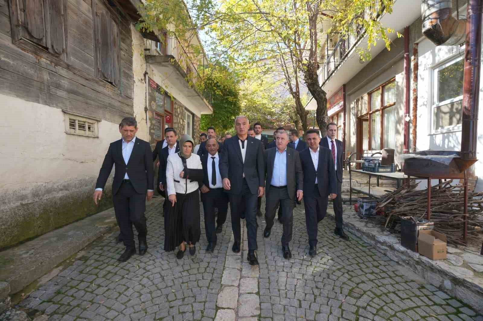 Bakan Ersoy memleketi İbradı’da 2 yeni eserin açılışını yaptı