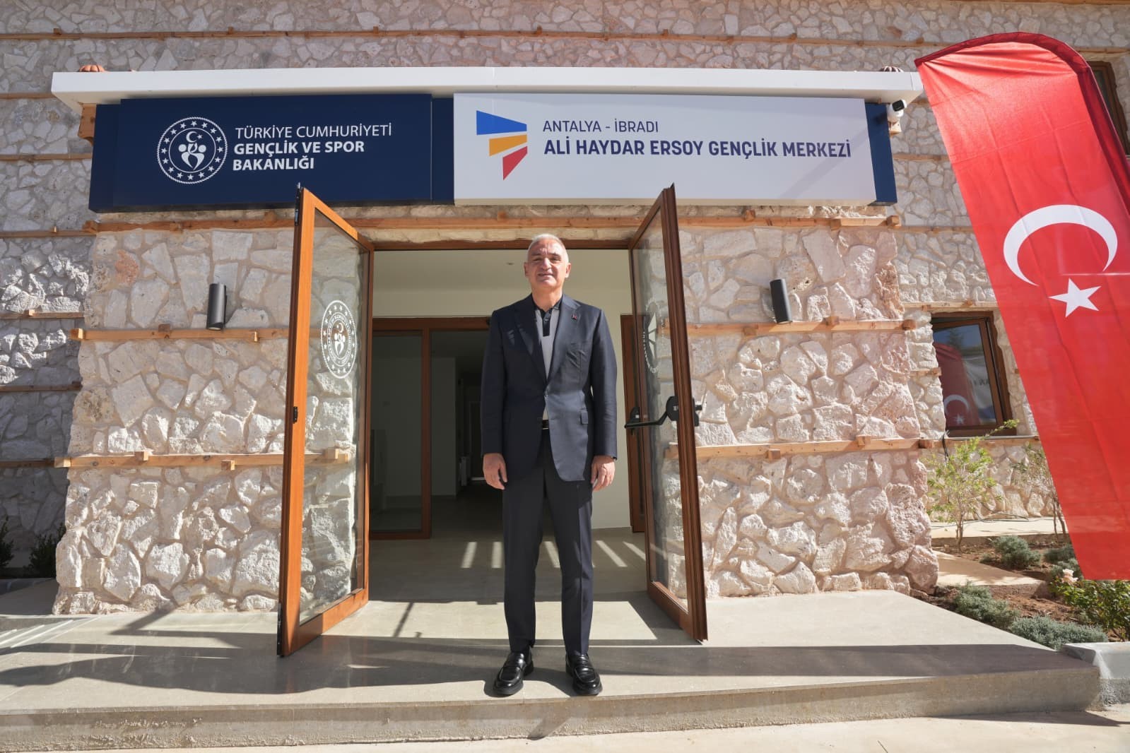 Bakan Ersoy memleketi İbradı’da 2 yeni eserin açılışını yaptı