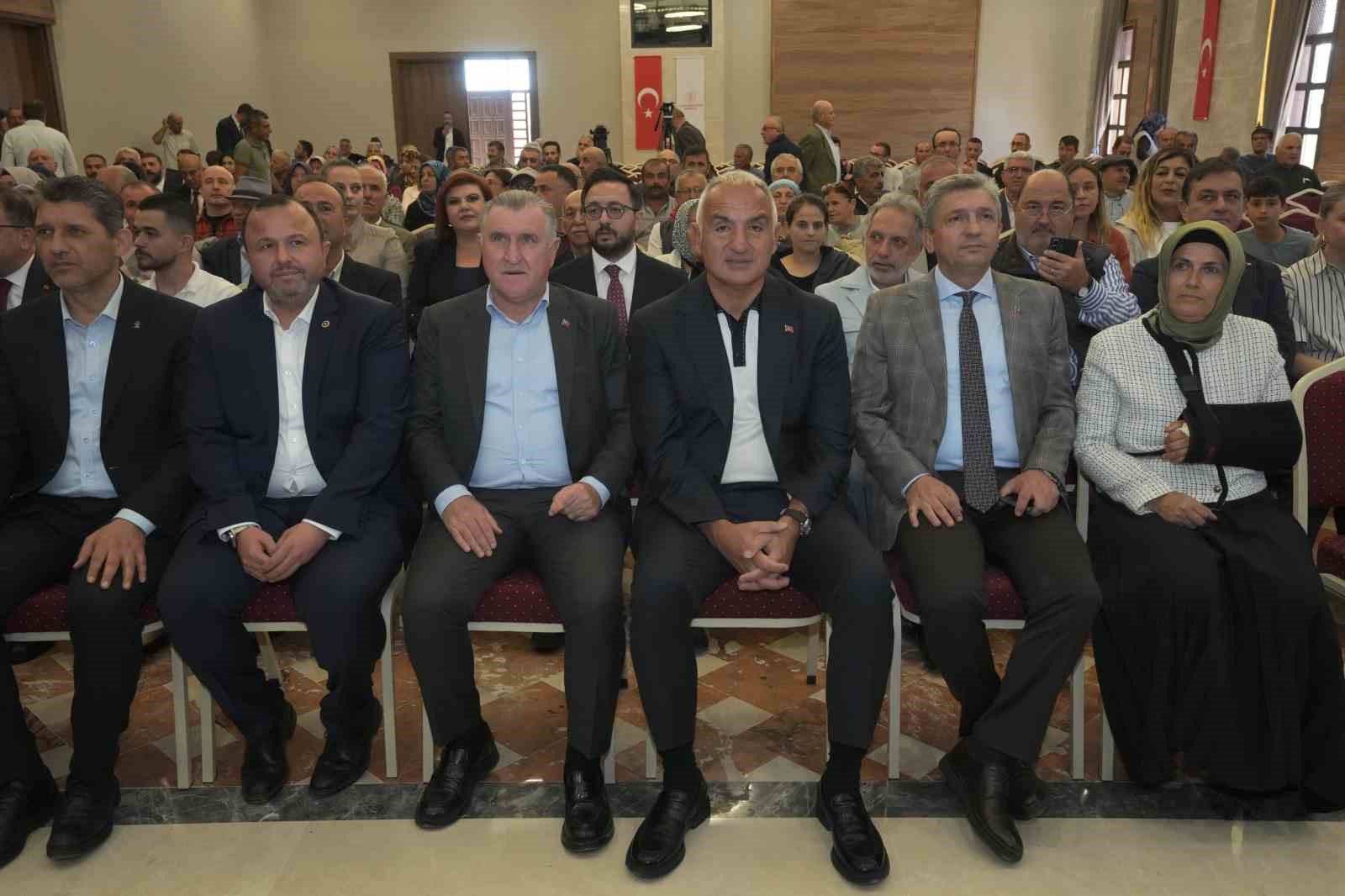 Bakan Ersoy memleketi İbradı’da 2 yeni eserin açılışını yaptı
