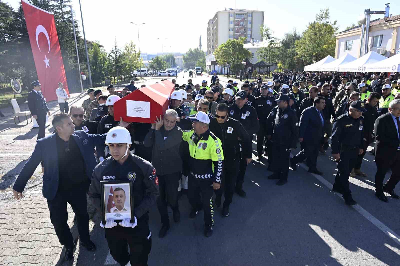 Geçirdiği kaza sonucu hayatını kaybeden polis memuruna son görev