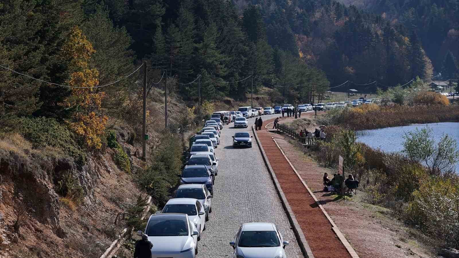Abant’ta sonbahar güzelliği: Ziyaretçiler akın etti