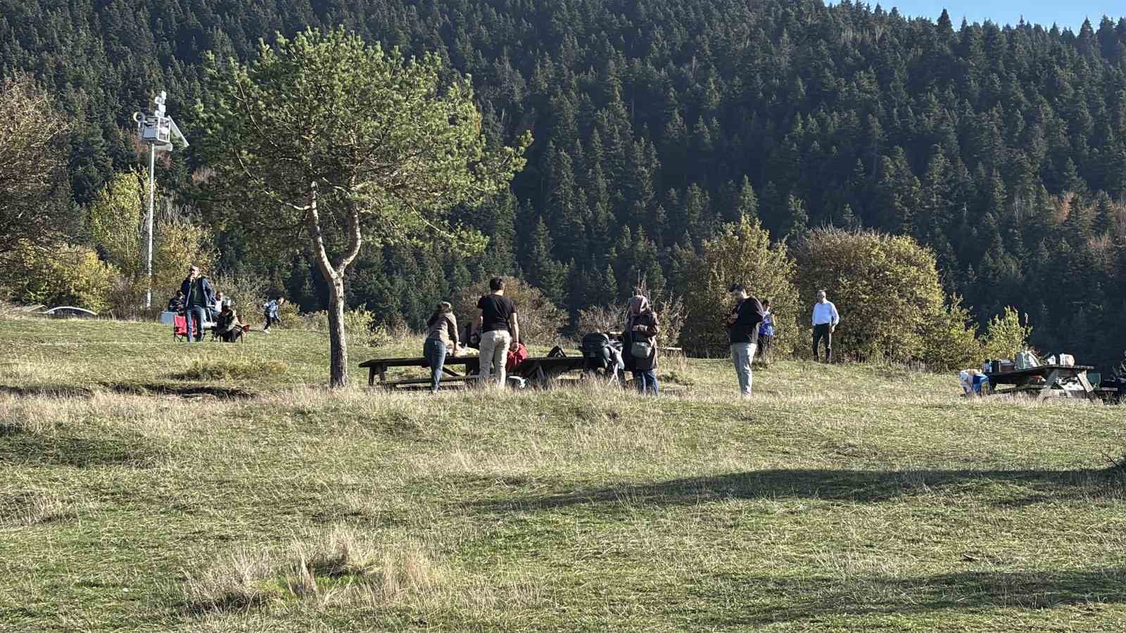 Abant’ta sonbahar güzelliği: Ziyaretçiler akın etti