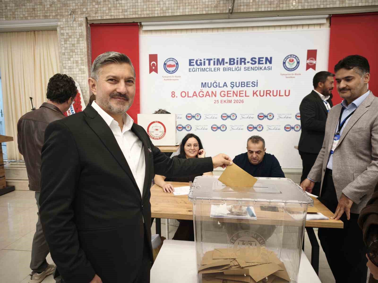 Muğla Eğitim-Bir-Sen’de Uçak güven tazeledi