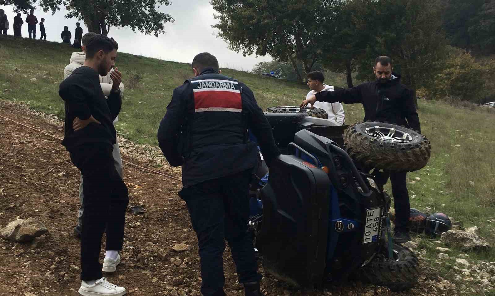 Erdek’te ATV devrildi: 2 yaralı