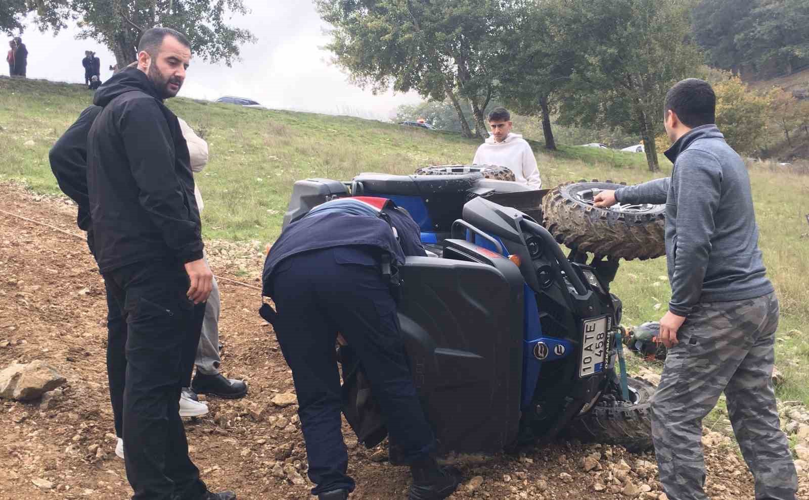 Erdek’te ATV devrildi: 2 yaralı