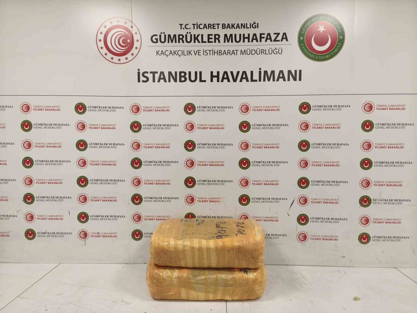 İstanbul Havalimanı’nda 25 kilo esrar ele geçirildi: 2 gözaltı