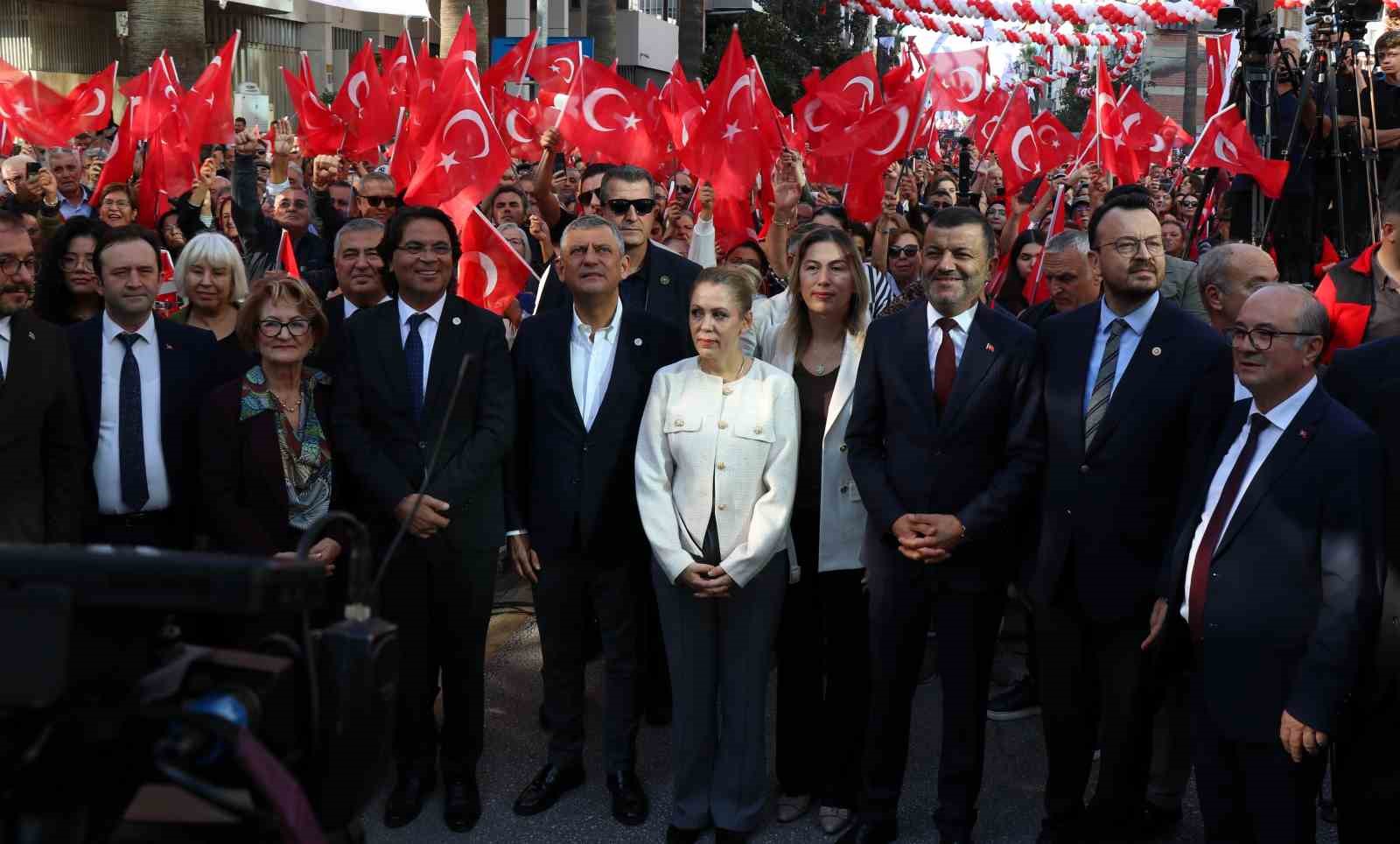 Yeni Parti Genel Başkanı Özel, Denizli’de toplu açılış törenine katıldı