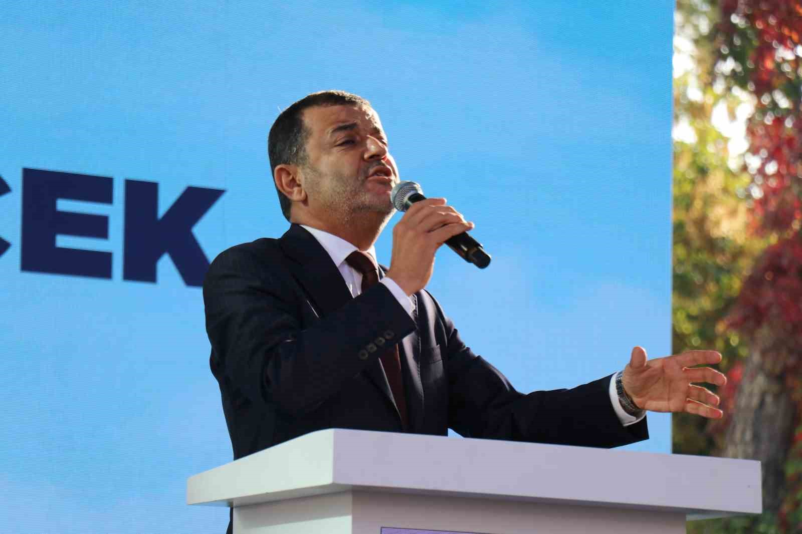 Yeni Parti Genel Başkanı Özel, Denizli’de toplu açılış törenine katıldı