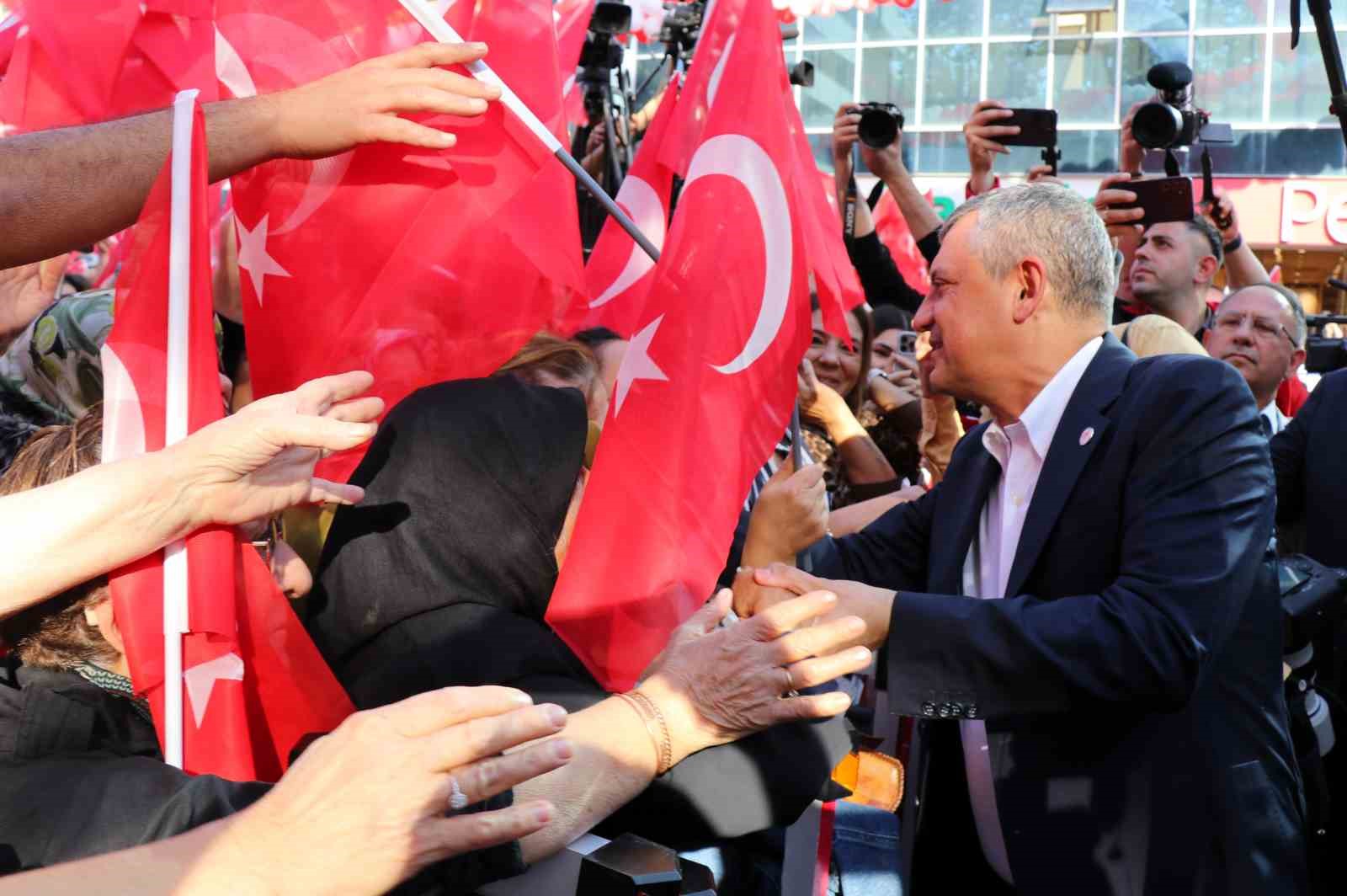 Yeni Parti Genel Başkanı Özel, Denizli’de toplu açılış törenine katıldı