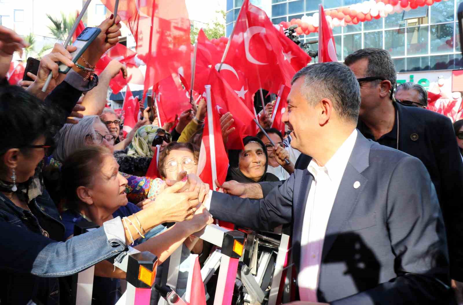 Yeni Parti Genel Başkanı Özel, Denizli’de toplu açılış törenine katıldı