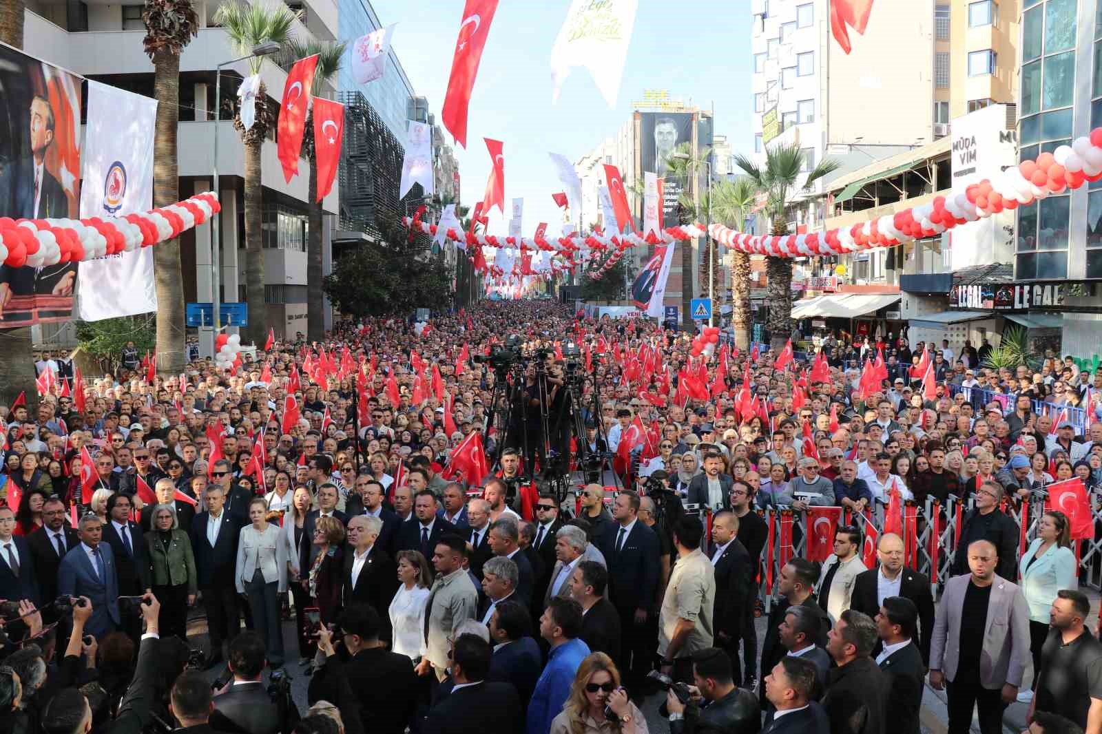 Yeni Parti Genel Başkanı Özel, Denizli’de toplu açılış törenine katıldı