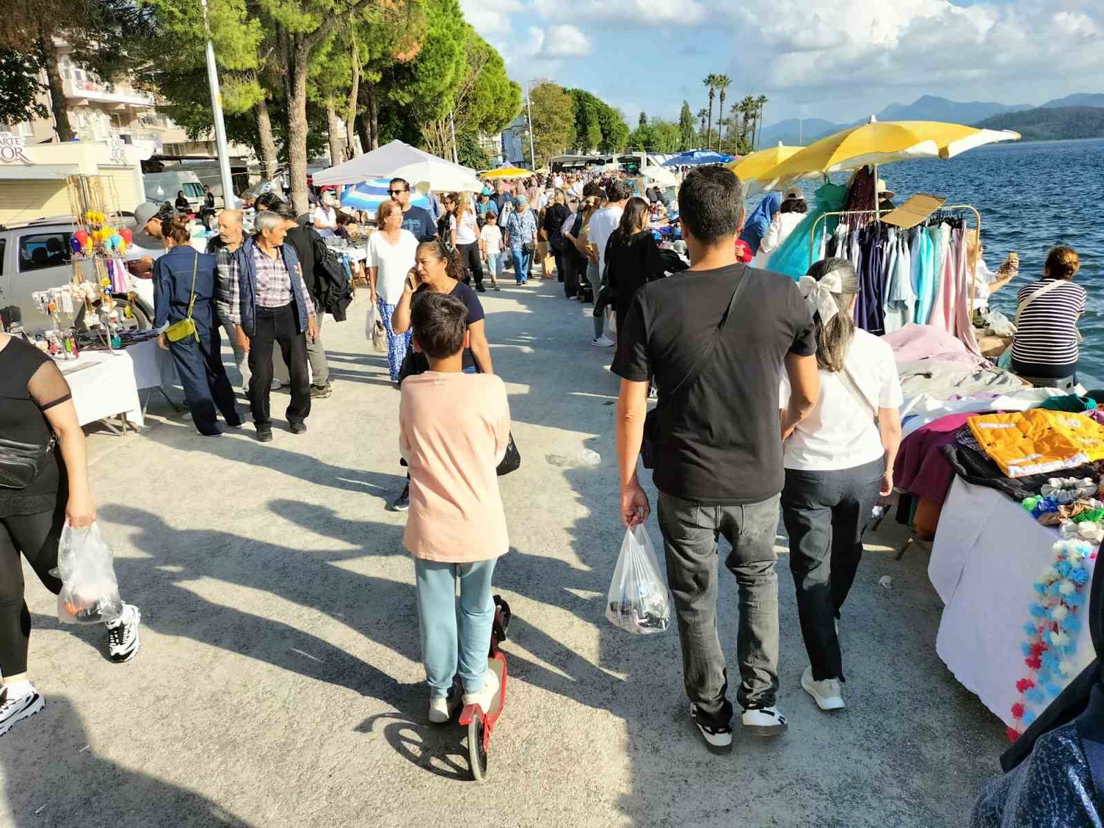Köyceğiz’de Ekim ayının son Pazar günü ikinci el pazarı kuruldu